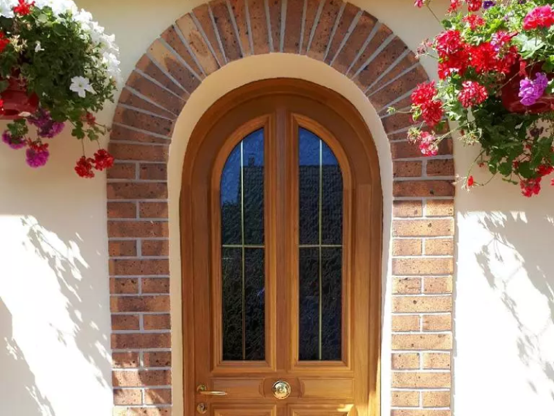 Pose d'une porte d’entrée en bois réalisée en Normandie - Saint-Lô - Manche