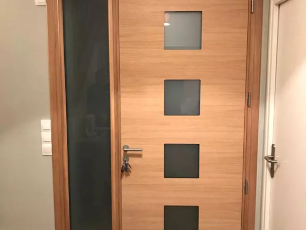 Pose d'une porte d'entrée Marsa By Belm à Caen