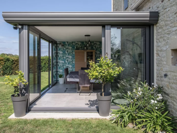 Pose d'une véranda en aluminium gris architecte à Bayeux